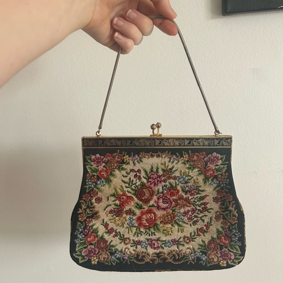 Antique floral tapestry clutch purse - Picture 3 of 11